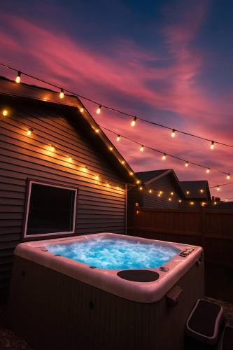 West Edmonton Family Retreat with Hot Tub & Garage – khách sạn tại Khu Britannia Youngstown
