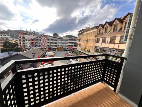 GLITZ HOTEL near Time Tunnel Museum