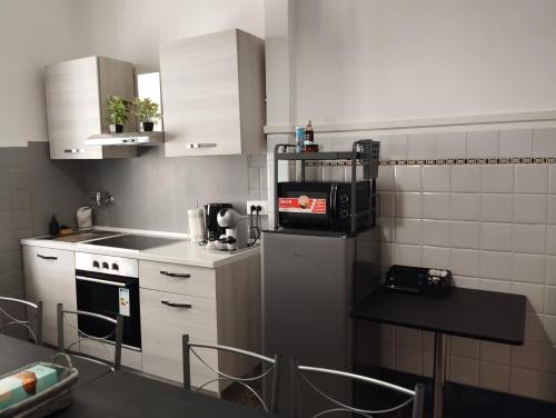 LA LANTERNA DI ANGELO rent rooms and apartments free parking on the street front - image 5