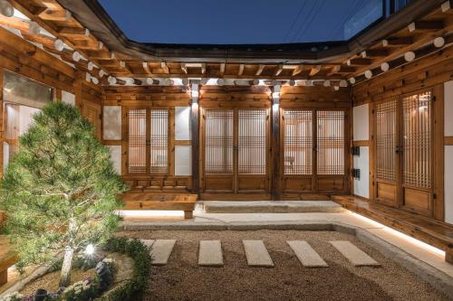 Luxury Hanok Pine Residence, Soul