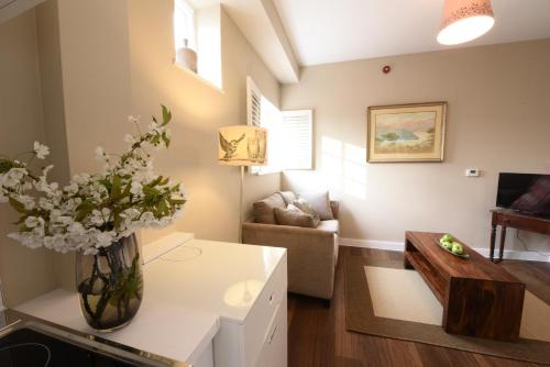 Woodstock Suites - image 11