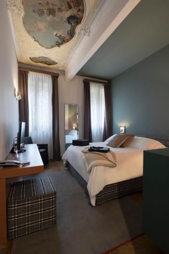 Deluxe Room with Canal View