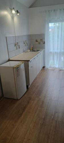 Compact House 5