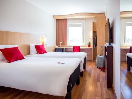 Ibis Hotel Plzeň - image 6