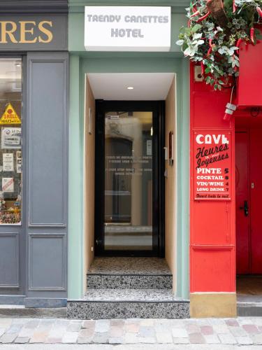 Exterior view, Hotel des Canettes in Quartier Saint-Germain-des-Pres - Luxembourg