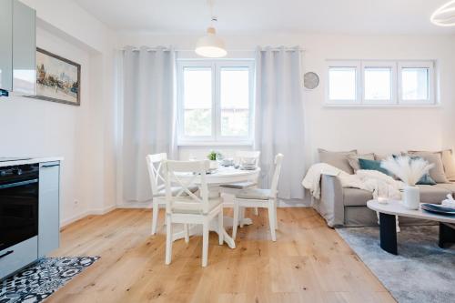 Prague Days - 1BDR Apartment with AC and Work Space in Hip Neighbourhood, Прага (фото 9)