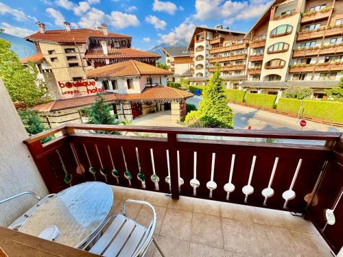 One-Bedroom Apartment with Balcony