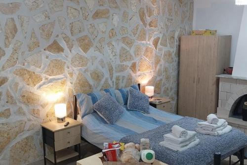 Lovely Studio in Strinilas with its own pool