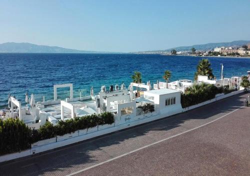 Beach, Luna di Sale - Romantic Sea Rooms & Apartments in Reggio Calabria