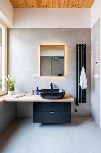 Prague Days - Luxurious 3BDR Maisonette w AC & Balcony & Desk - image 11