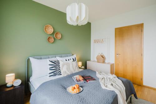 Prague Days - Family Friendly One-Bedroom Apartment with Balcony TV & Netflix in Holešovice - image 7