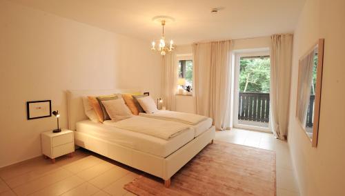 160qm Wohnung mit Balkon nahe Salzburg - Freilassing 2 Schlafzimmer, 2 Bäder (160qm Wohnung mit Balkon nahe Salzburg - Freilassing 2 Schlafzimmer, 2 Bader) in Freilassing