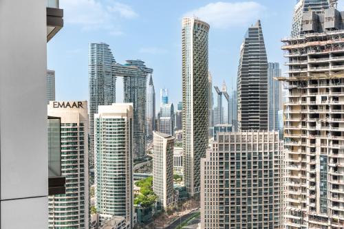 DVH Luxe Retreats 2 Bedroom Downtown by Burj Khalifa and Dubai Mall, Dubai (photo 10)