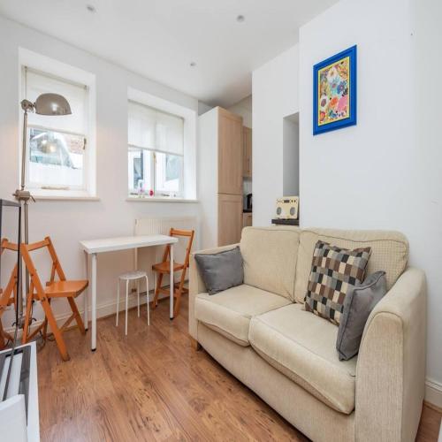 Cosy 1 Bedroom flat between Clapham & Brixton, London (photo 4)