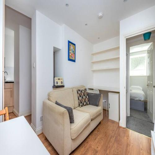 Cosy 1 Bedroom flat between Clapham & Brixton, London (photo 6)