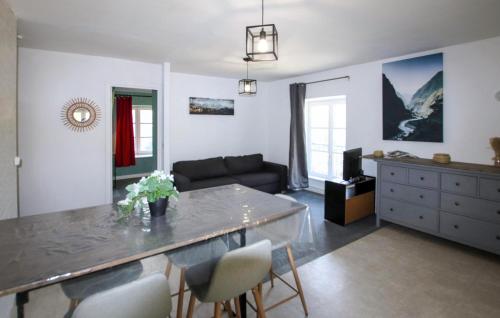 Stunning Apartment In Saint-Germain-La-Prade in 布拉瓦濟