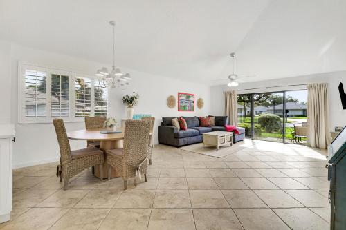 PGA National Getaway Cozy Club Cottage in Palm Beach Gardens