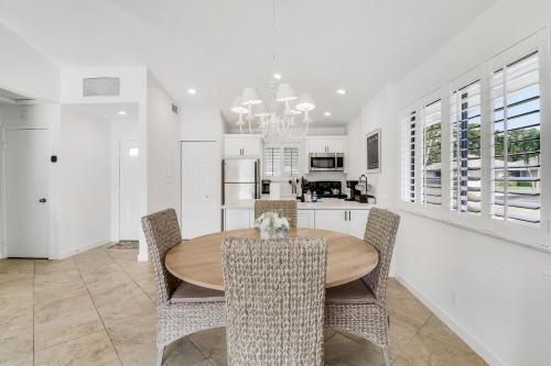 PGA National Getaway Cozy Club Cottage in Palm Beach Gardens