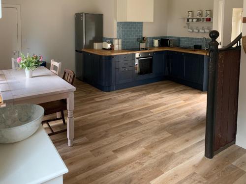 ทัศนียภาพภายนอกโรงแรม, The Stable in บาริลดัล