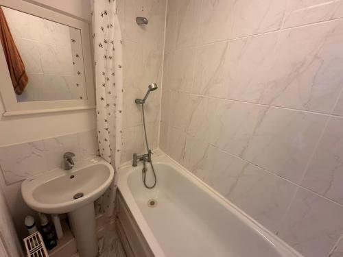 Cosy 1 Bedroom flat between Clapham & Brixton, London (photo 10)