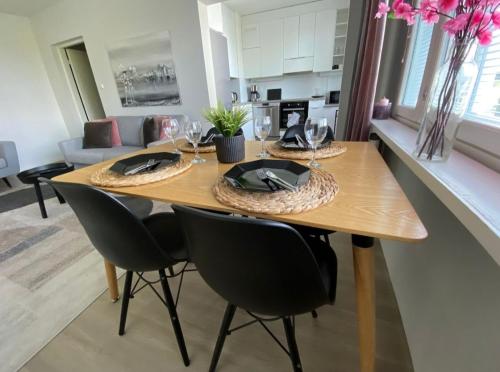 Kaupunkikoti keskustassa in เซย์นาโจคิ