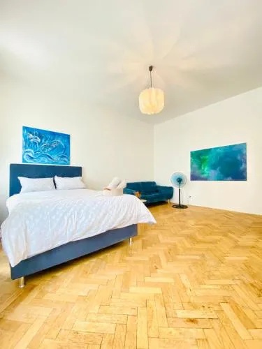 2-Bedroom Apartment, Sleeps Six, 4-Min Walk to Stadthalle in Wien, Österreich