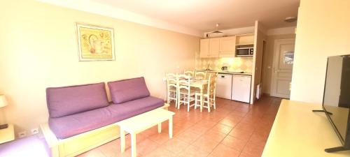 Apartment with view in Roquebrune-sur-Argens, Saint-Peïre-sur-Mer