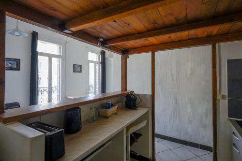 Beautiful studio - view on Notre-Dame de la Garde, Marseille (fotografie 4)