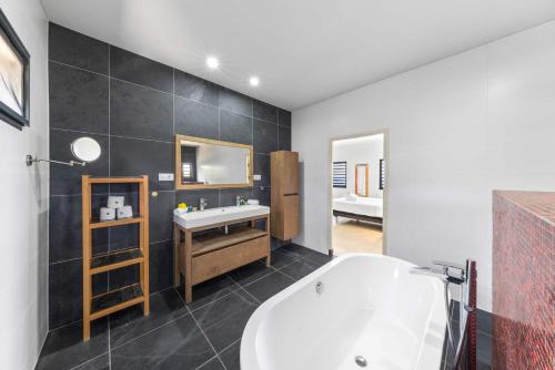 Villa Barbulete - Exclusive luxury sea view villa at Cas Abou in 方滕