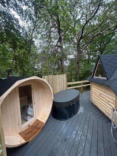Clogau Tree House Hot tub &sauna in Bontddu