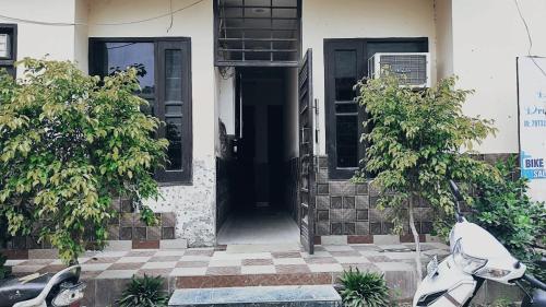 DEEPAK HOMESTAY & PALACE - Near Celebration Mall & Market - In Budget Rooms — other in Near ICICI Bank, PL.No.14 Batala-ASR Road, Vijay NGR, Amritsar, 143001 Near ICICI Bank, PL.No.14 Batala-ASR Road, Vijay NGR, Amritsar, 143001, Amritsar India, 143001