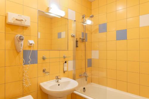 Inza Hotel - image 8