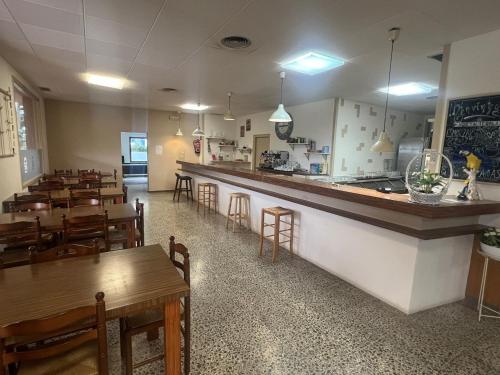 Étterem, Hostal Esplai in Viladamat
