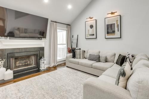 Getaway w/ Home Gym & Theater Room in Hoover Area – khách sạn tại Hoover