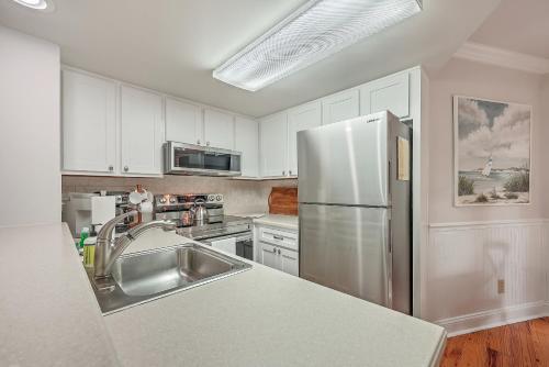 New Listing! Port O Call E203-Luxury Ocean View! in Isle of Palms, USA