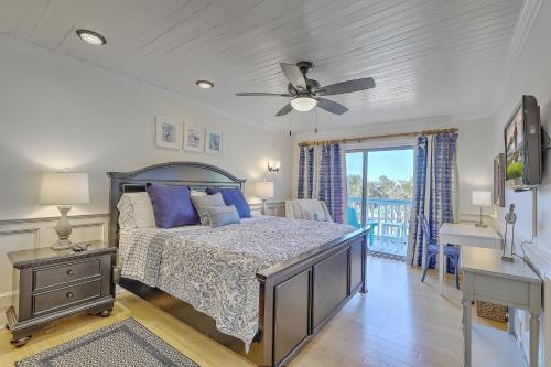 Lagoon Villa 22 - Private Villa! Close Walk to Beach! in Isle of Palms, USA