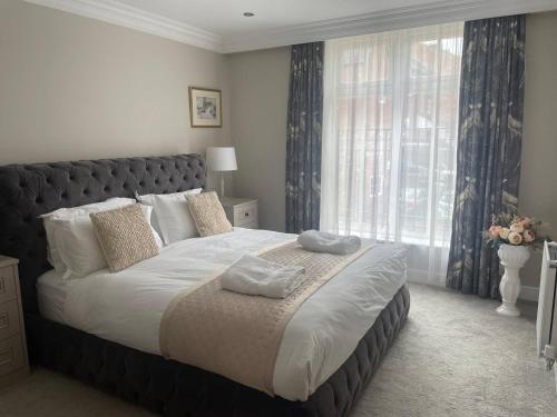 Beautiful town house in the heart of Knutsford in 納茨福德