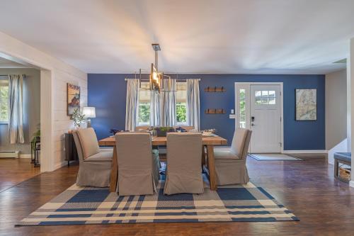 4BR Retreat 16mi to Acadia Firepit and Game Room - image 14