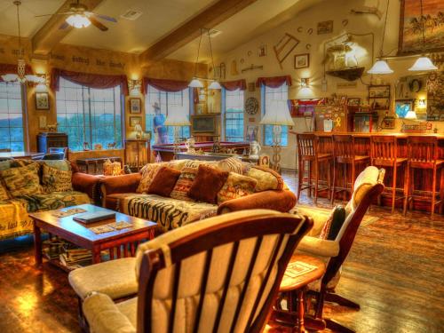 Stagecoach Trails Guest Ranch - 로비