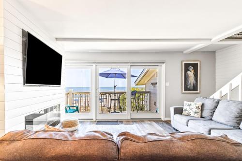 Seagrove Villa 11C - Oceanfront View! Center of Resort! in Isle of Palms, USA