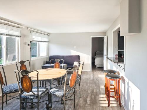 2BR Retreat with Fire Pit Close To Downtown STL in St. Ann