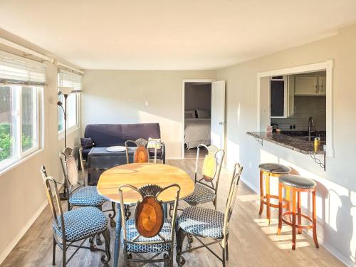 2BR Retreat with Fire Pit Close To Downtown STL in St. Ann