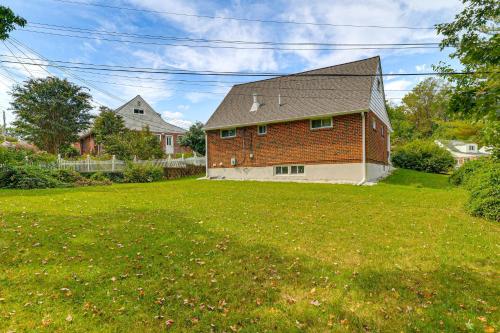 5 Mi to Downtown Baltimore Quiet Home with Porch in Rosedale, USA