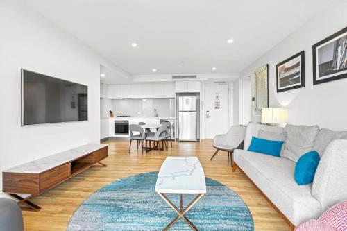 A Family Friendly 2 Bedroom Apt in Surfers Paradise - image 4
