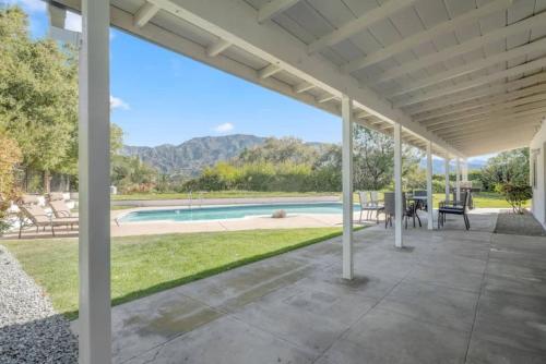 Wexford Hills Poolside Haven Backyard, BBQ in Crestcenta Valley