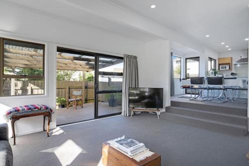 Parnell Home with Pool, Parking and Rangitoto View, Auckland (photo 8)
