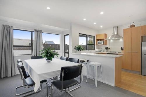Parnell Home with Pool, Parking and Rangitoto View, Auckland (photo 3)