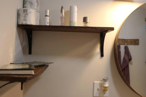 Bathroom, Wicker Park 1-BR Walk to Train & Grocery Easy Downtown Access in West Town