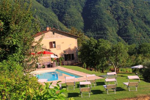 Басейн, Agriturismo I Chiosi in Комано