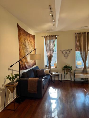 Wicker Park 1-BR Walk to Train & Grocery Easy Downtown Access in West Town